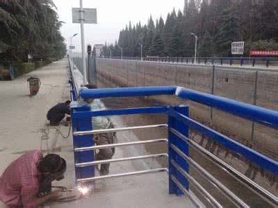 道路護(hù)欄進(jìn)行表面鍍鋅有哪些好處呢？