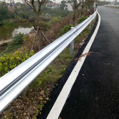 道路護(hù)欄的施工質(zhì)量標(biāo)準(zhǔn)與要求是怎樣的？